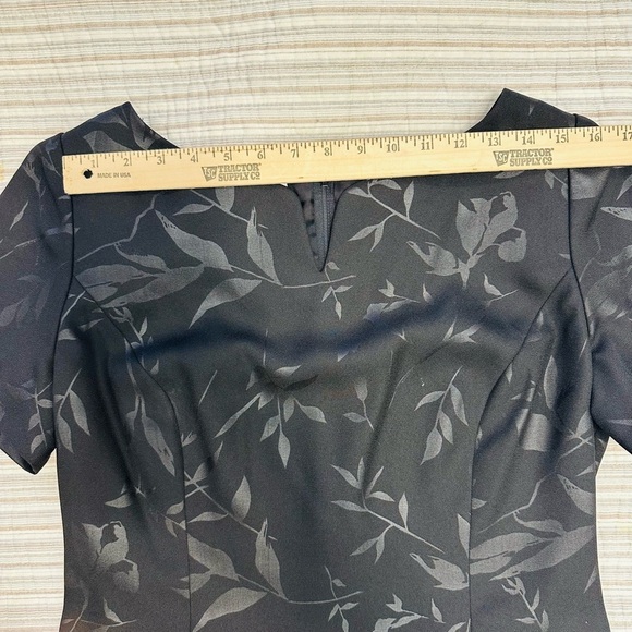 Maggy London Black Floral Sheath Dress, Size 12 - Picture 5 of 11